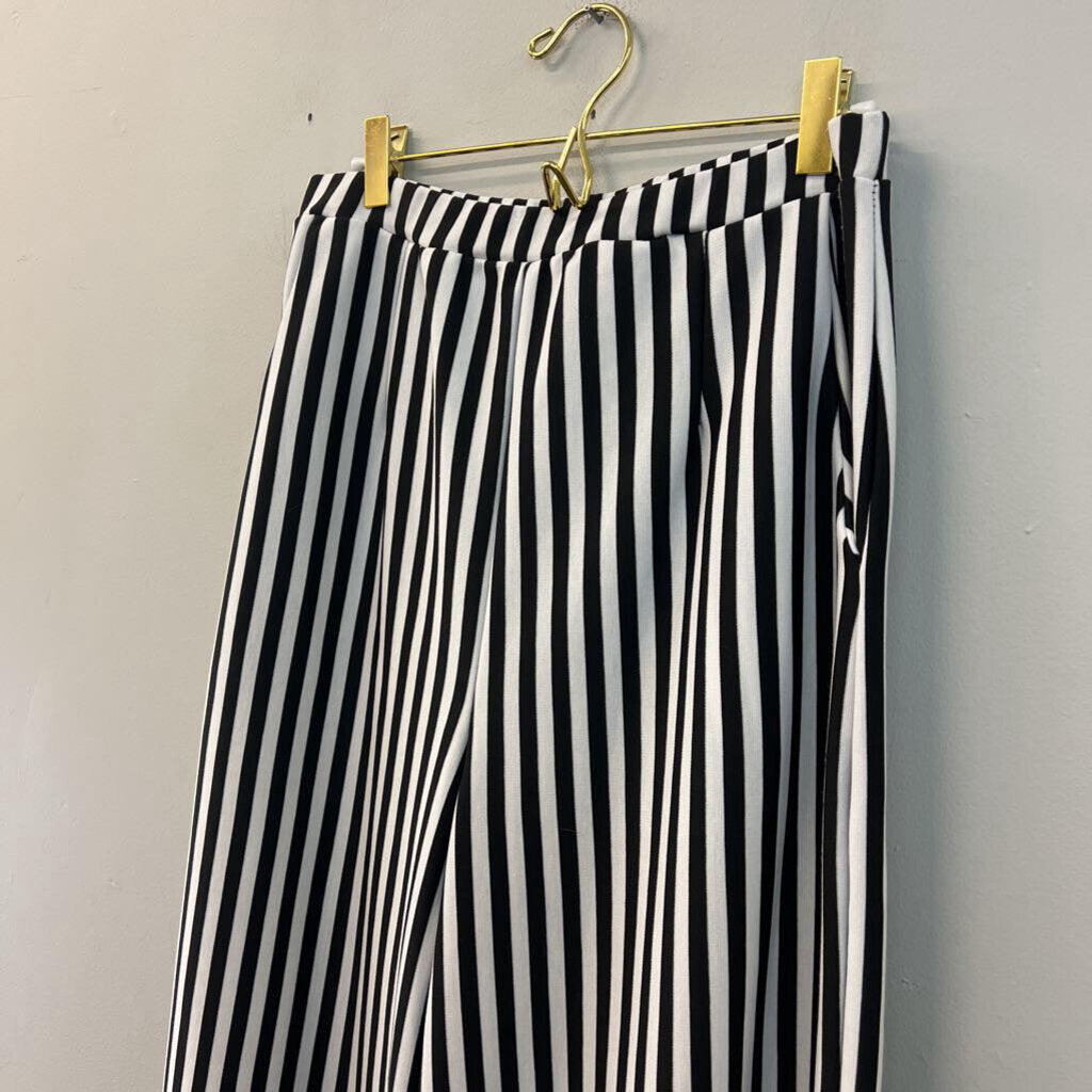Pretty Little Thing Black/ White Striped Wide Leg Pull On Pants 12