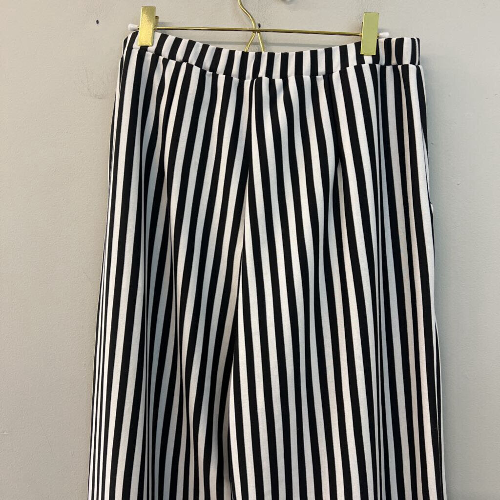 Pretty Little Thing Black/ White Striped Wide Leg Pull On Pants 12