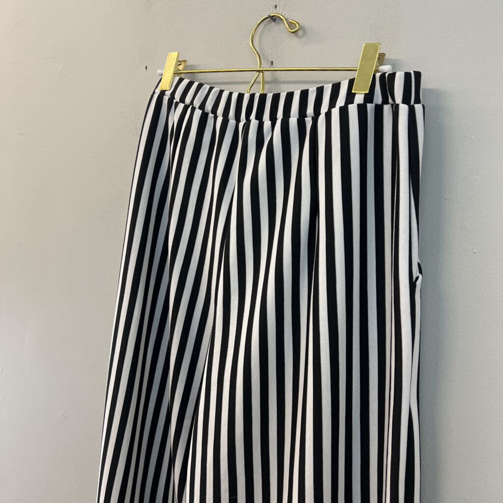 Pretty Little Thing Black/ White Striped Wide Leg Pull On Pants 12