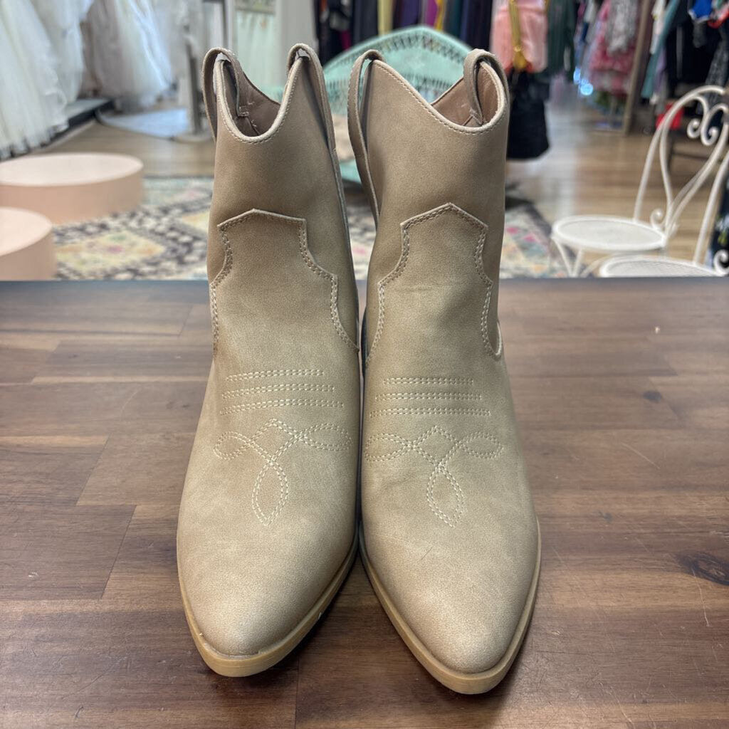 Rachel Zoe Beige Rocky Ankle Cowgirl Boots 8