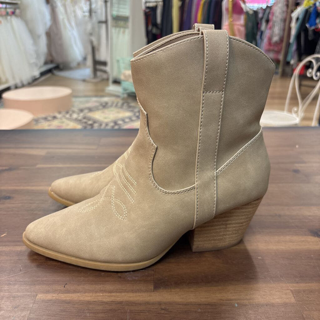 Rachel Zoe Beige Rocky Ankle Cowgirl Boots 8