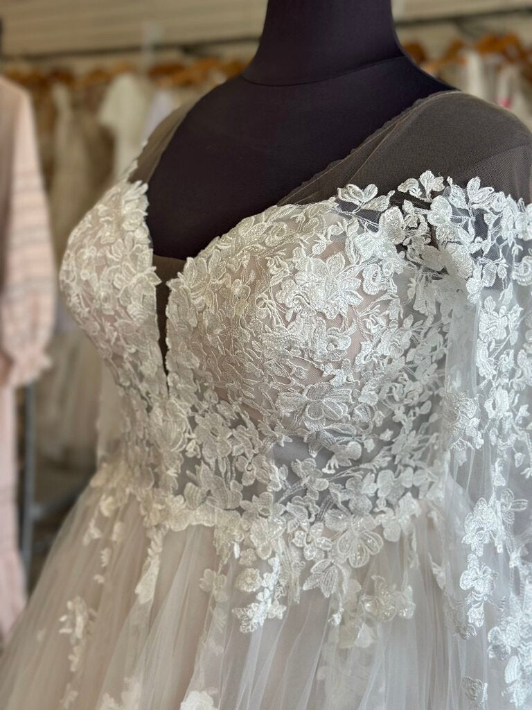Essense of Australia Ivory Lace Long Sleeve Ball Gown Bridal Gown 24