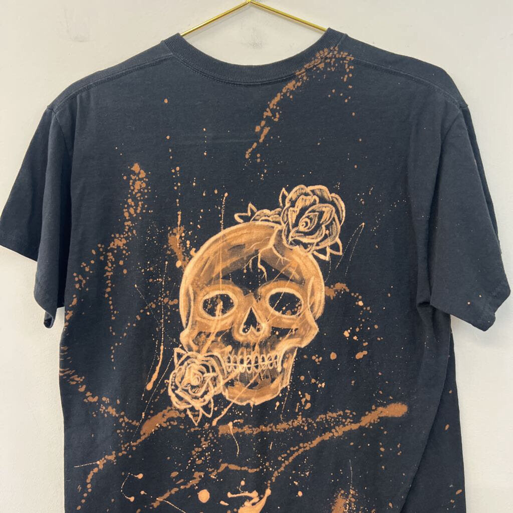 Artist-Made Black/ Brown Skull Back Short Sleeve Graphic Tee Medium