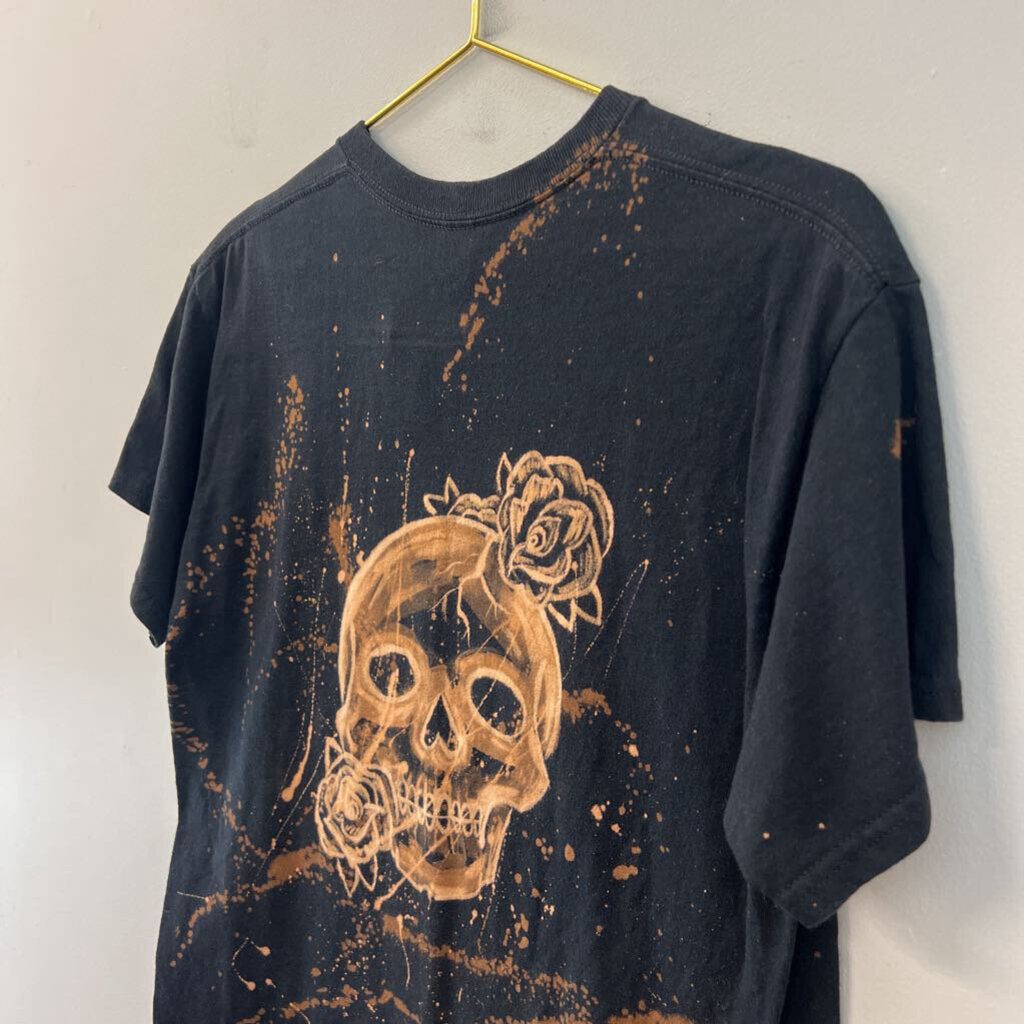 Artist-Made Black/ Brown Skull Back Short Sleeve Graphic Tee Medium