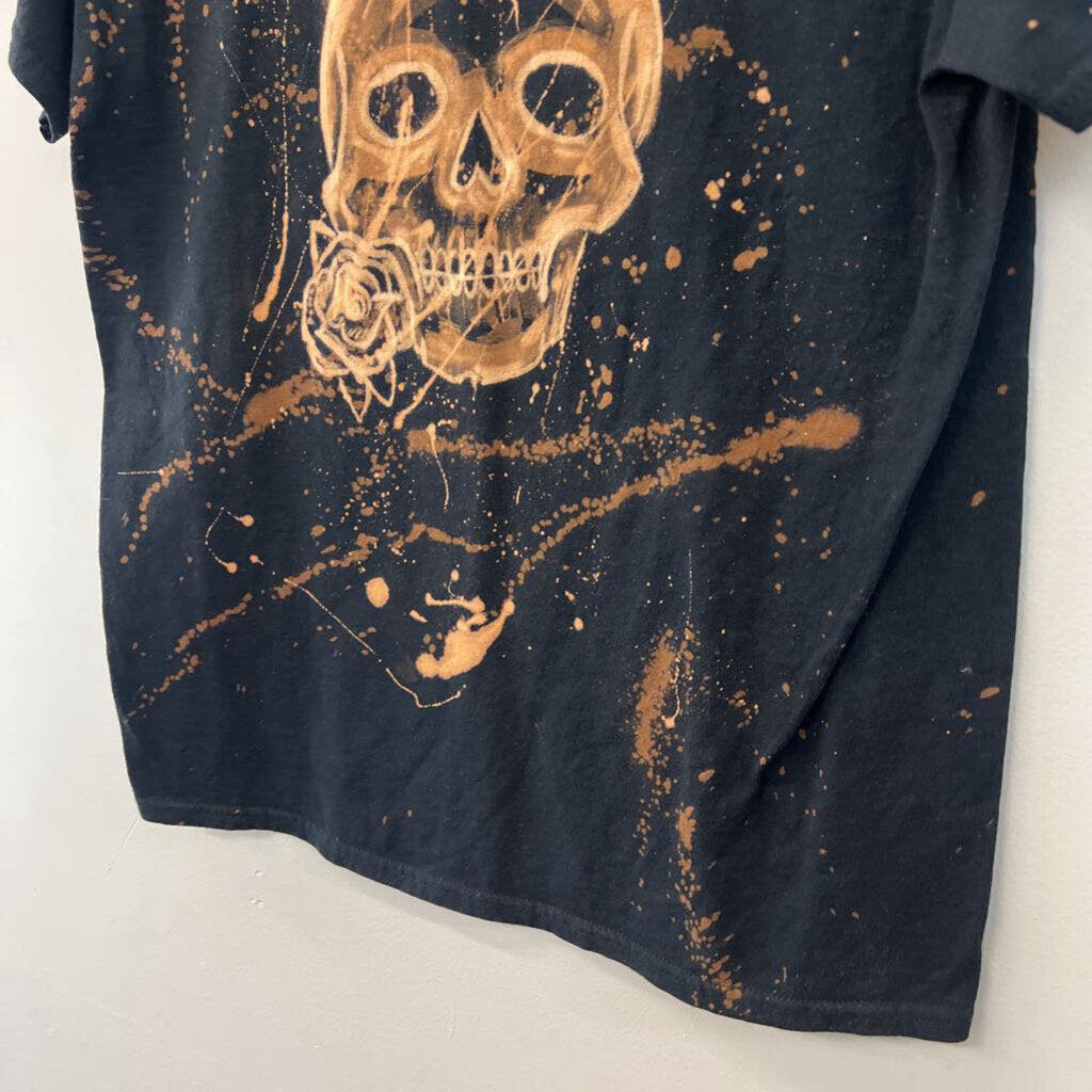 Artist-Made Black/ Brown Skull Back Short Sleeve Graphic Tee Medium