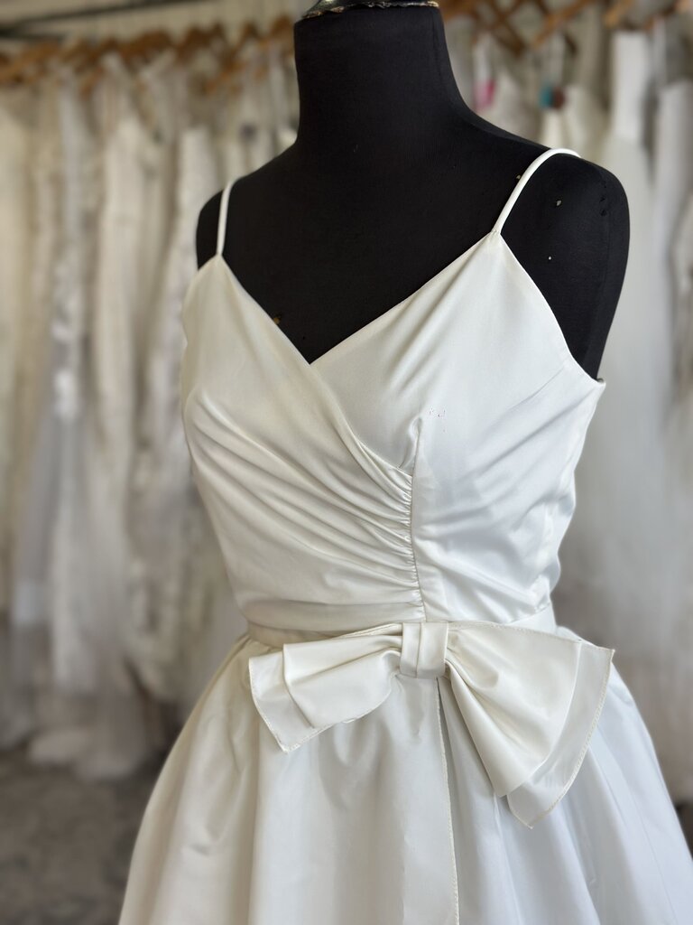 Vintage Ivory Tea Length Bridal Gown With Short Puff Sleeve Jacket 9/10