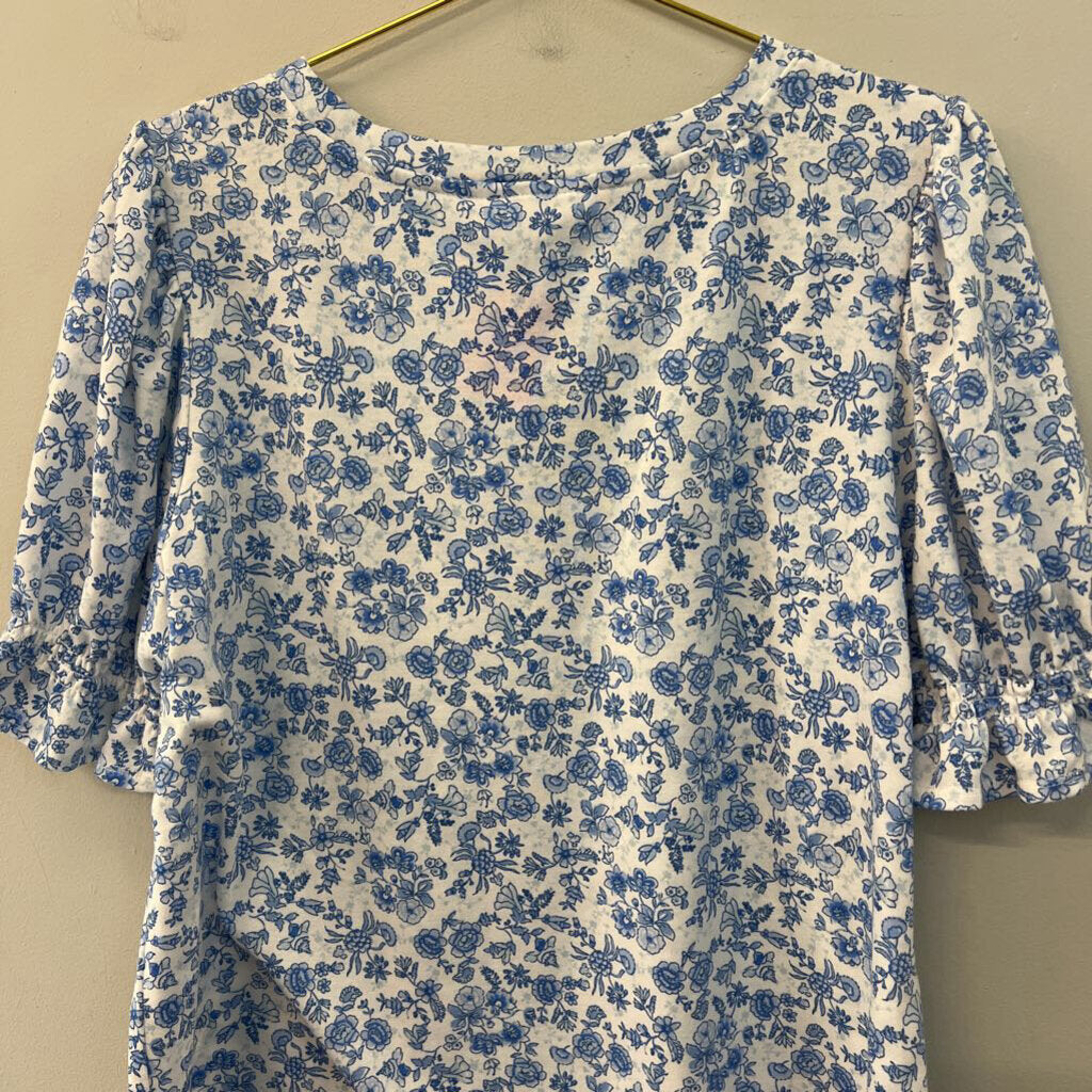 Crown and Ivy White/ Blue Print Short Sleeve Top Large