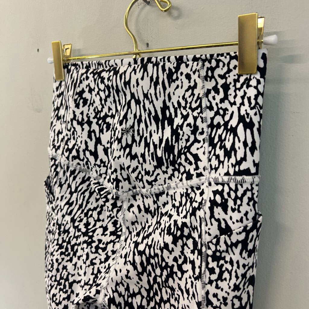 Athleta White/ Black Print Biker Shorts Extra Small