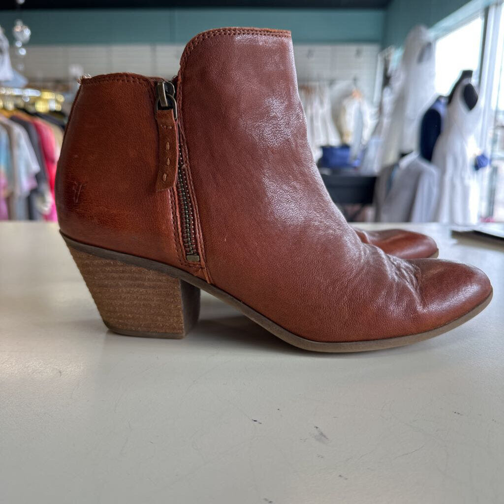 Frye Brown Leather Double Zip Judith Booties 9