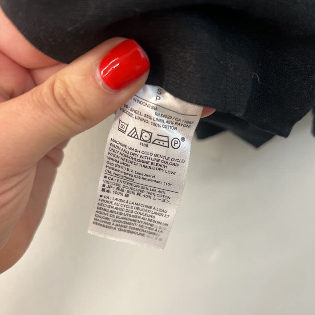 Banana Republic Black Cropped Tank Top Small