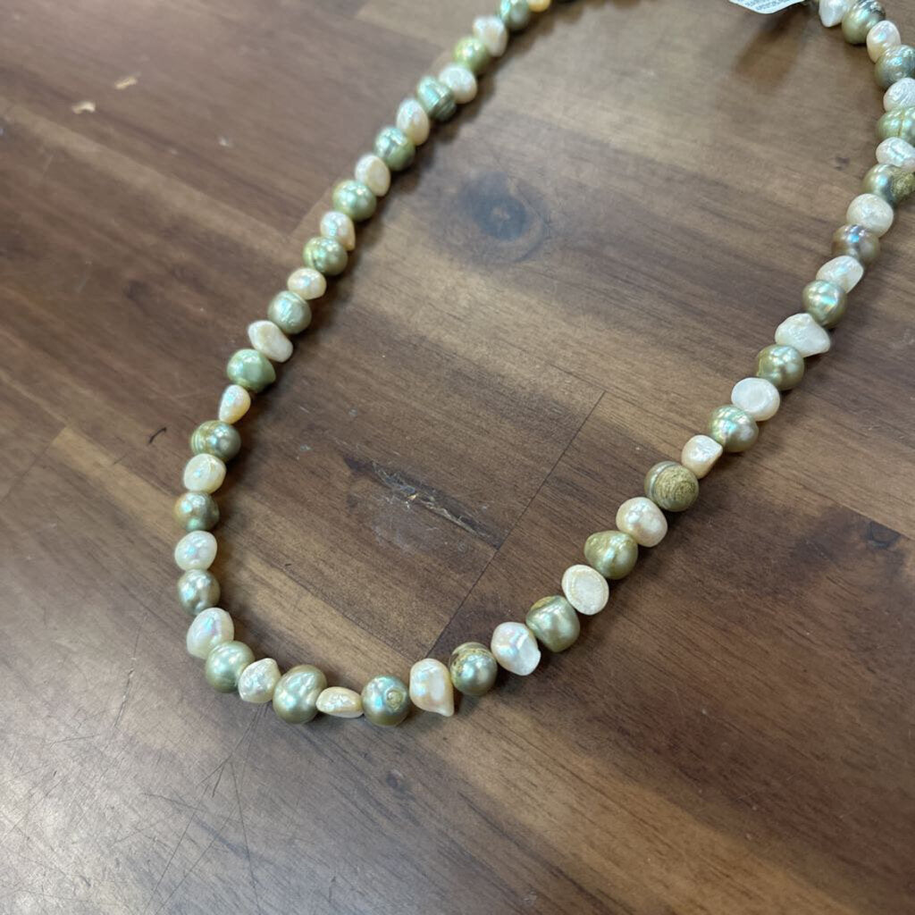 Green/ Cream Beaded Necklace