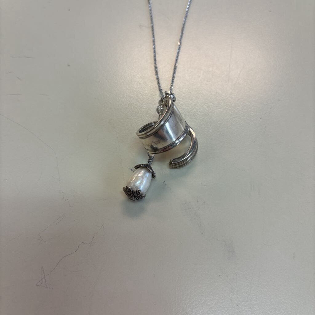 Silver Swirl Pendant Necklace