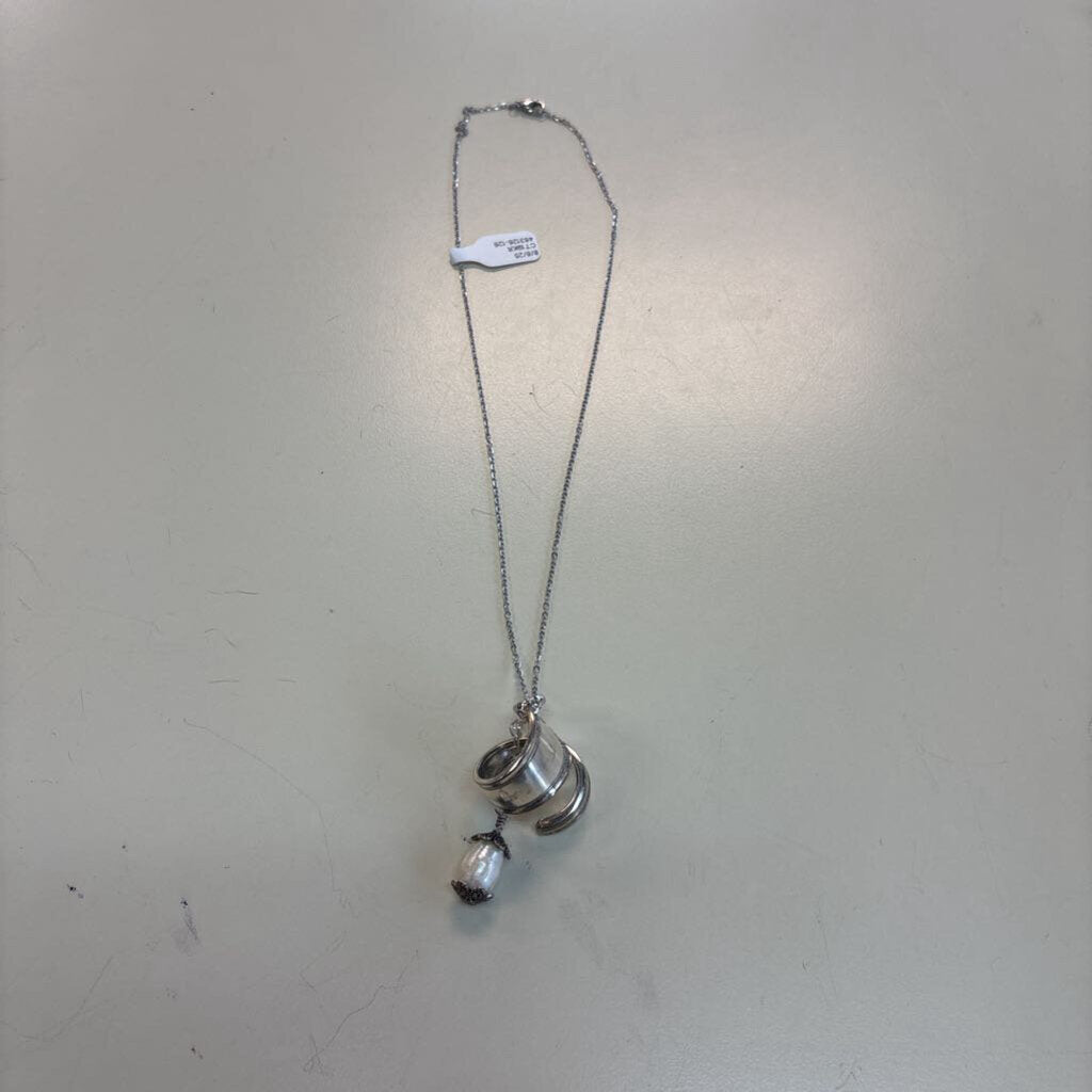 Silver Swirl Pendant Necklace