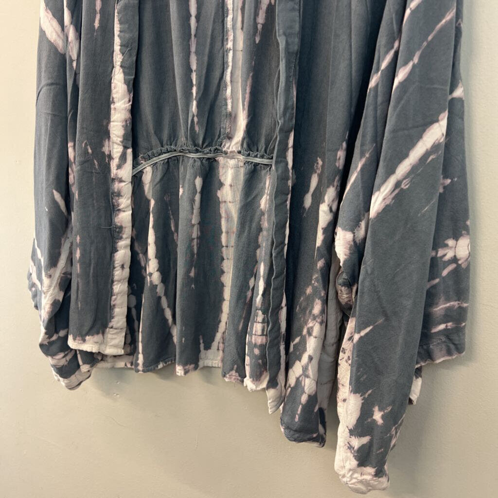 Sim and Sam Blue/ White Print Long Sleeve Open Front Top Large/ Extra Large