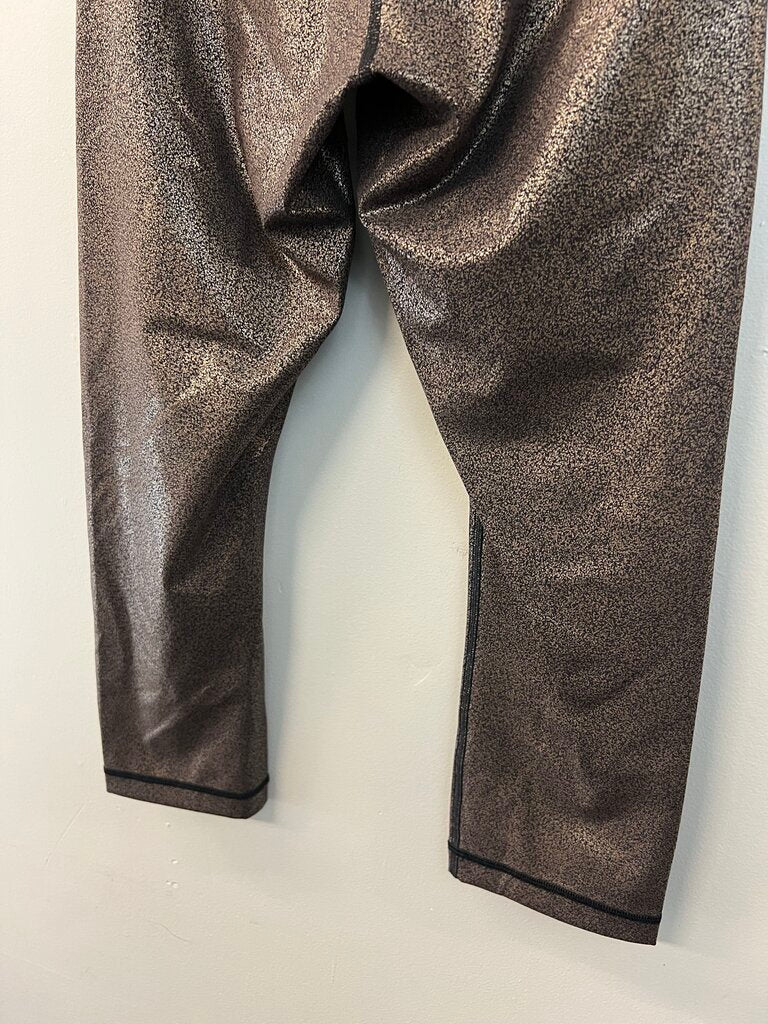 Lululemon Black/ Gold Cropped Athletic Leggings 6