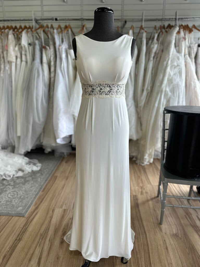 DB Studio Ivory Lace Detail Fitted Bridal Gown 2