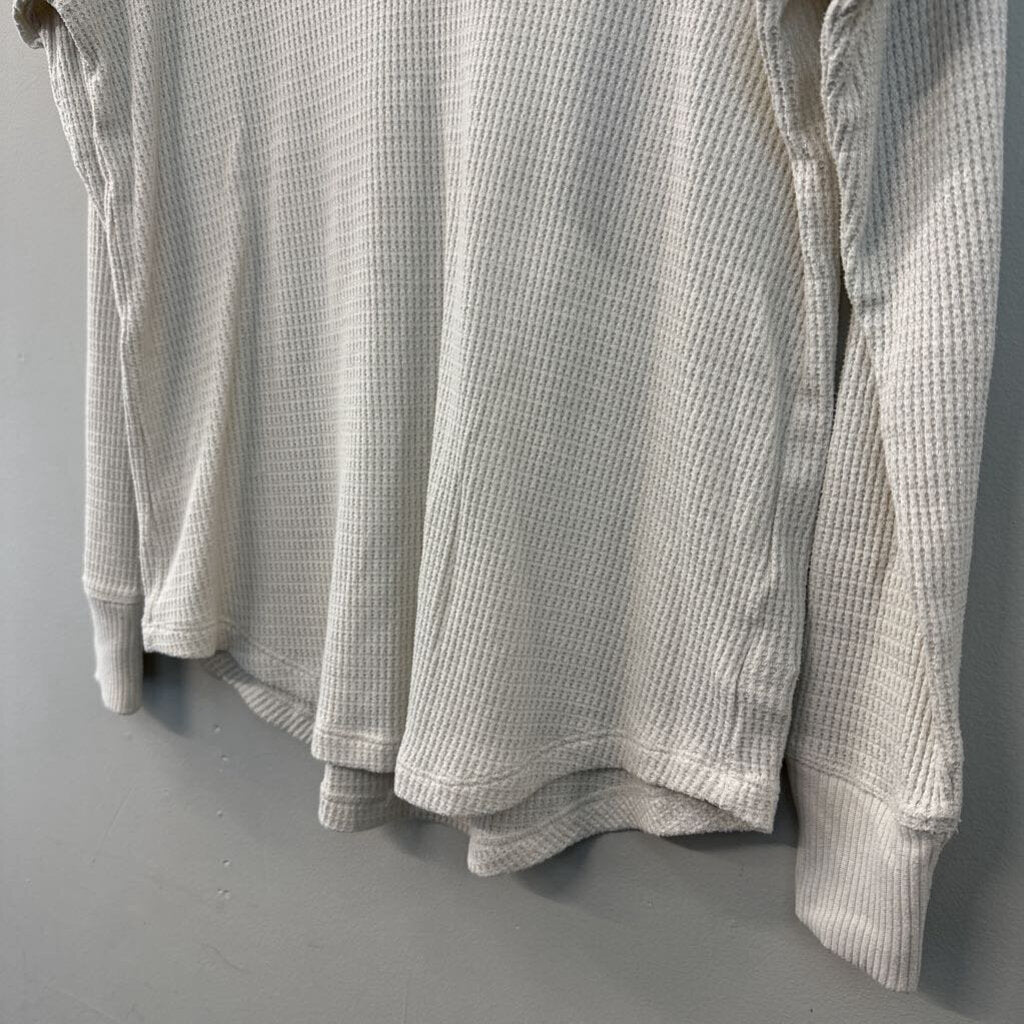 American Eagle Waffle Knit Longsleeve V-Neck Small