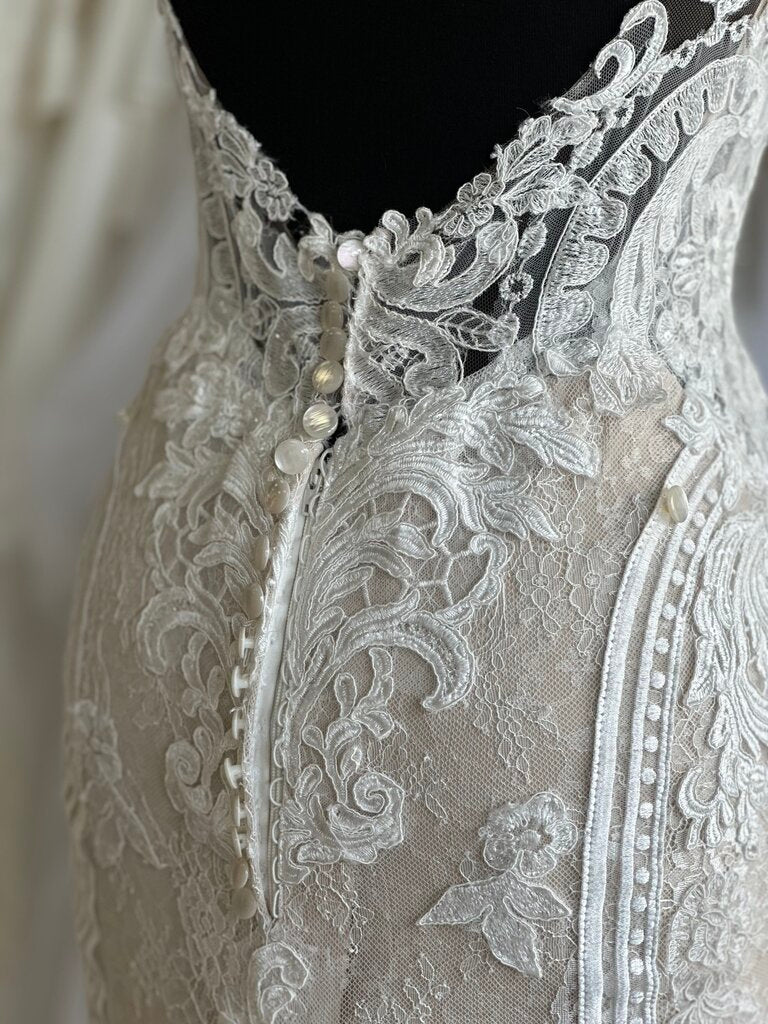 Martina Liana Fitted Lace Bridal Gown 12/14
