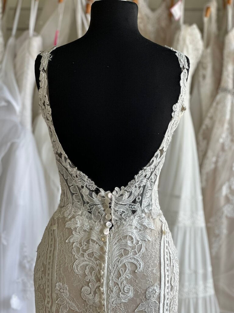 Martina Liana Fitted Lace Bridal Gown 12/14