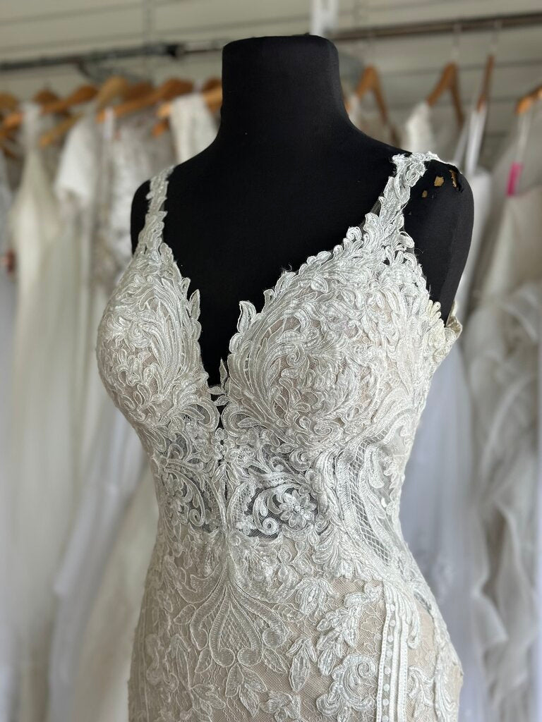 Martina Liana Fitted Lace Bridal Gown 12/14
