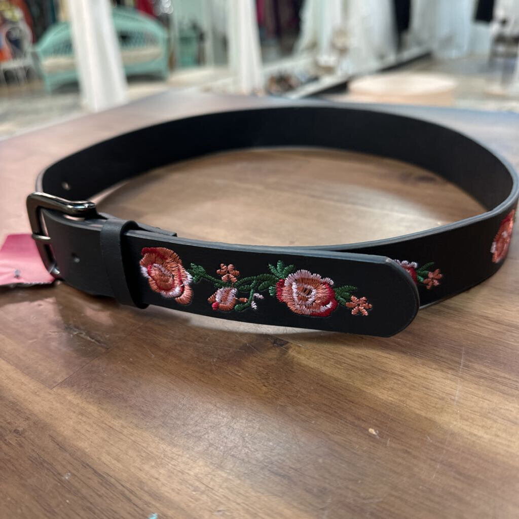 Black Leather Embroidered Flower Belt Mediumm