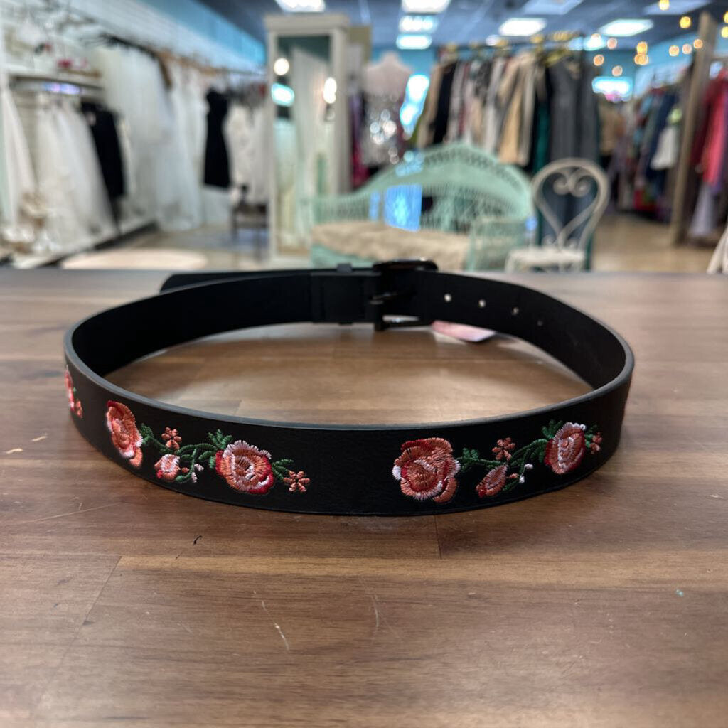 Black Leather Embroidered Flower Belt Mediumm