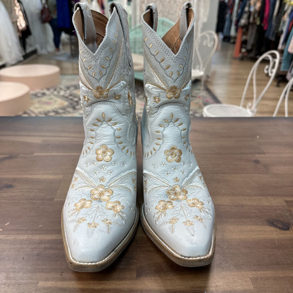 Dingo Grey Leather Embroidered Primrose Snip Toe Western Boots 11