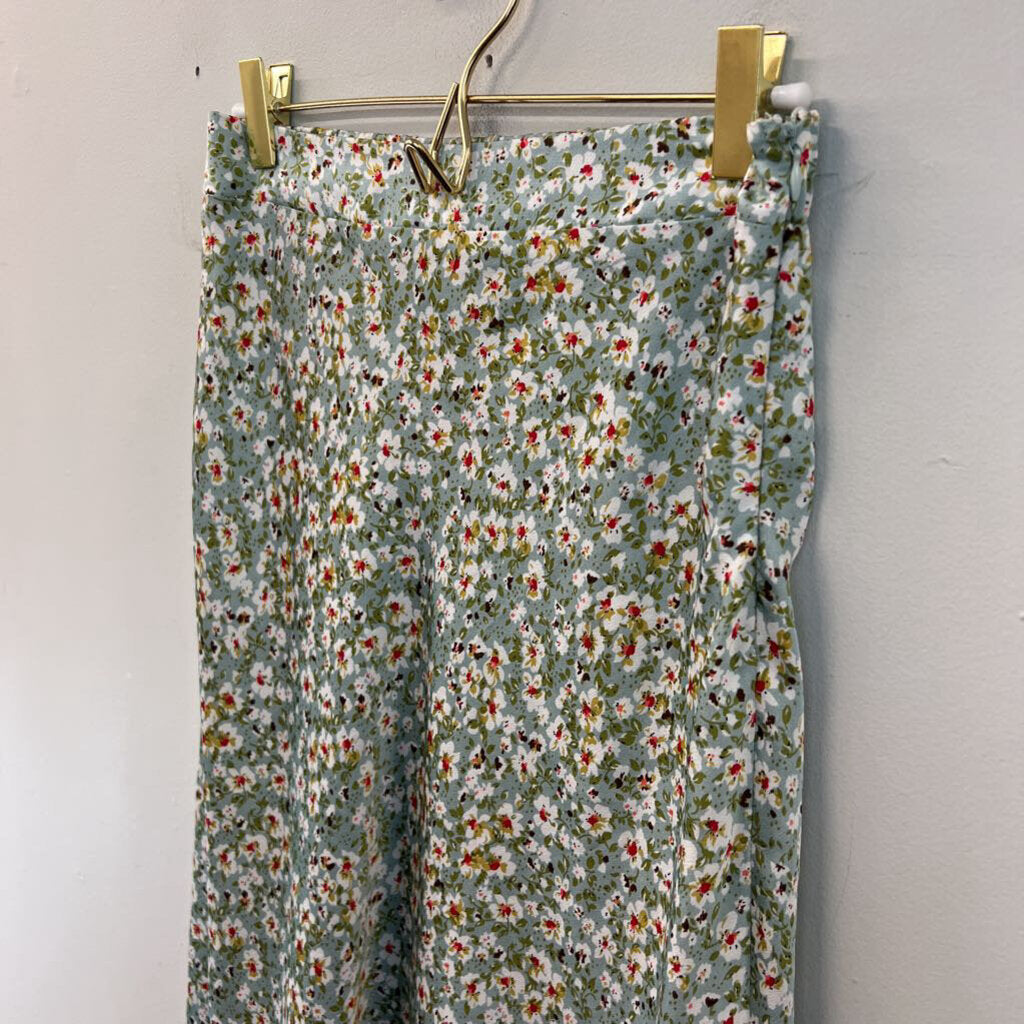 Know One Cares Green/ White Floral Print Silky Midi Skirt Small