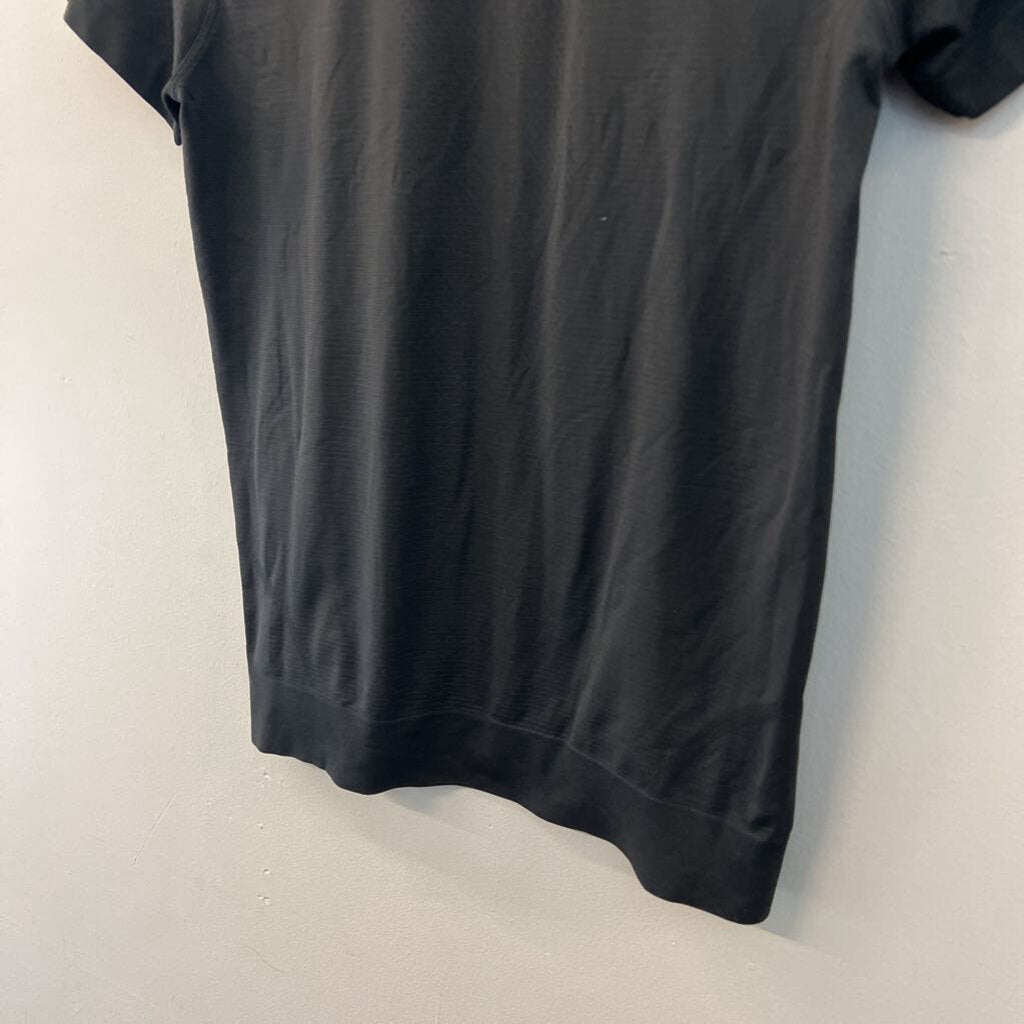 Lululemon Black Short Sleeve Athletic Top Small
