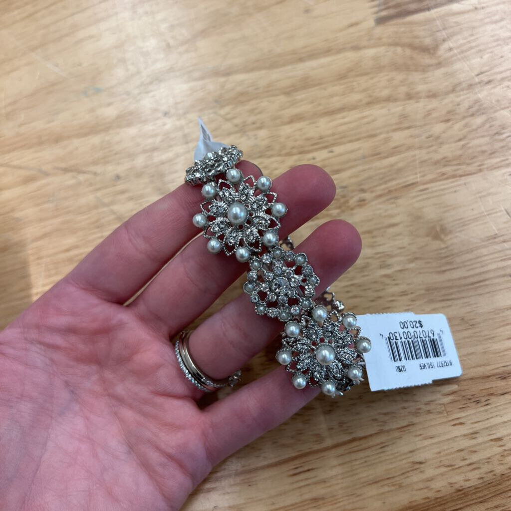 Silver/ Pearl Stretchy Bracelet