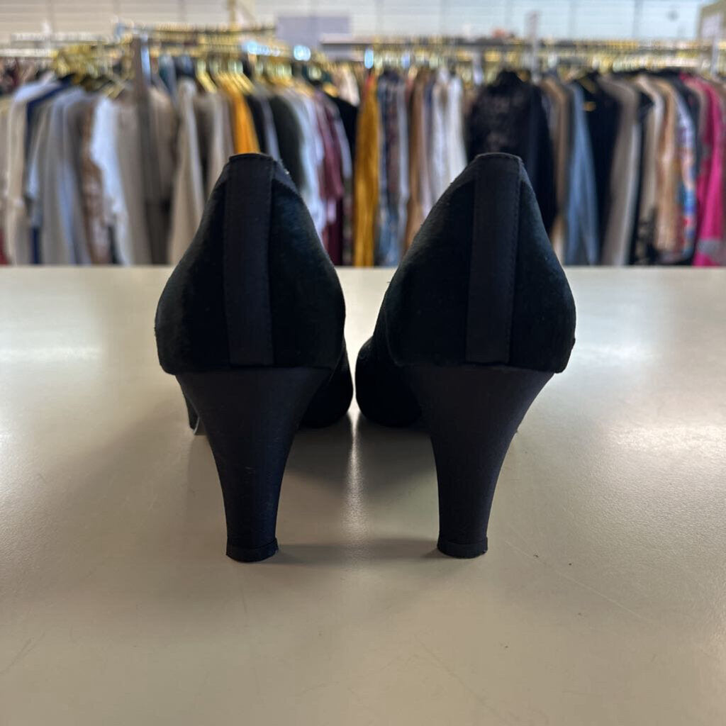 J Renee Black Velvet Rhinestone Bow Point Toe Pump Heels 6