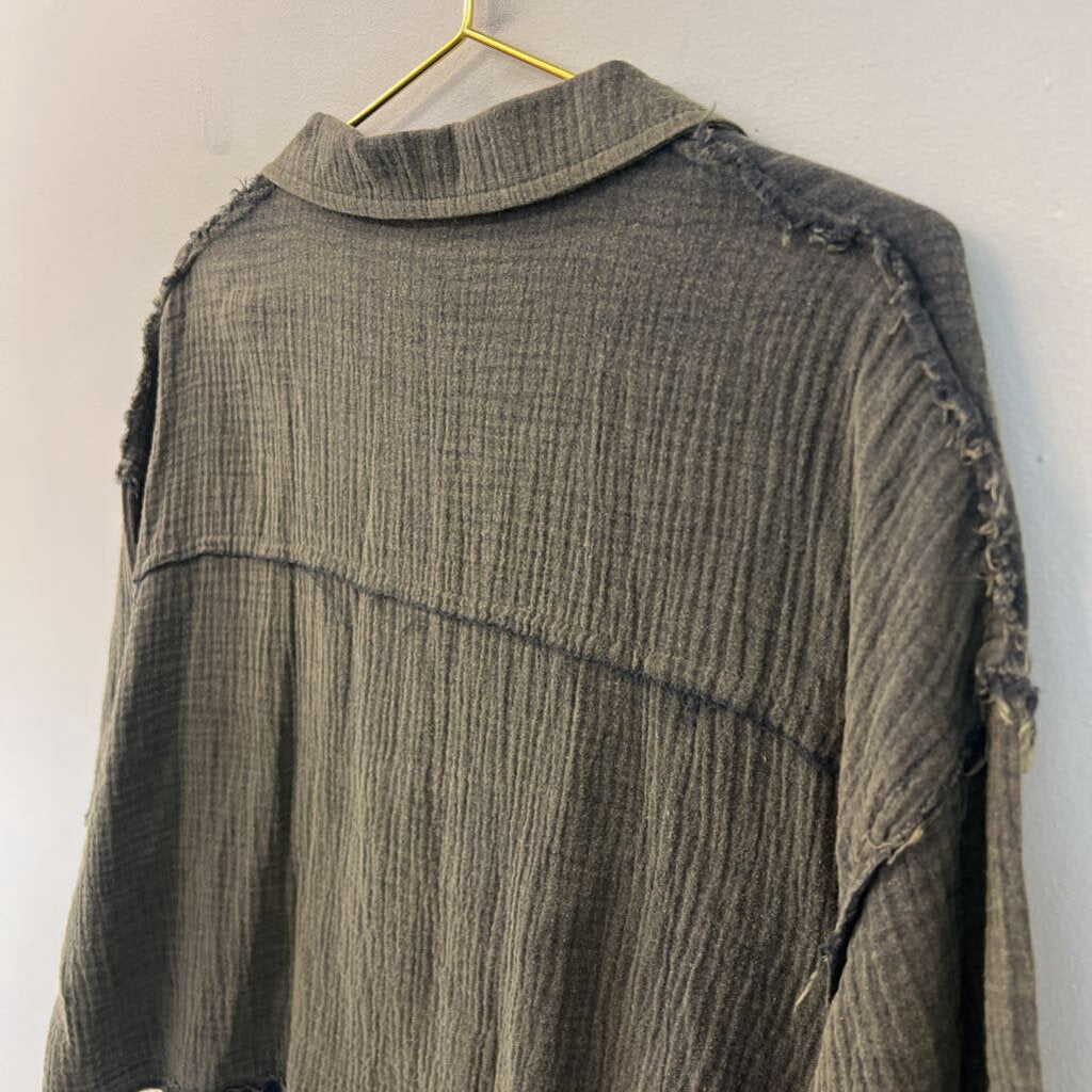 POL Green Textured Short Sleeve Button Down Top Small