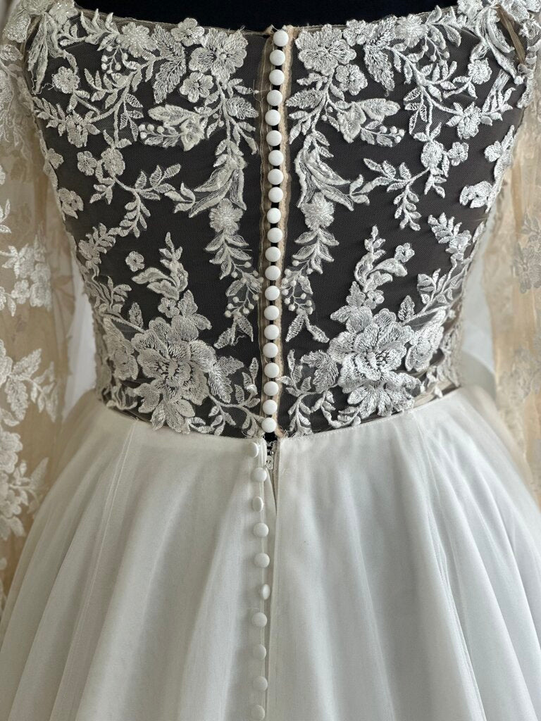 Mori Lee Ivory Lace Long Sleeve Tulle Skirt Bridal Gown 20