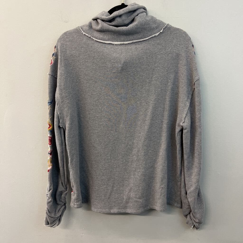 Sundance Grey/ Multi Embroidered Sleeve Pullover Top Small