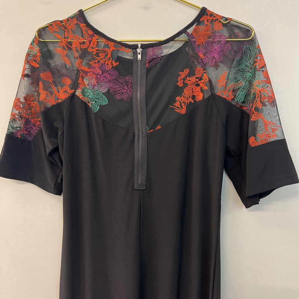 Gabby Skye Black/ Multi Embroidered Top Short Sleeve Dress 6