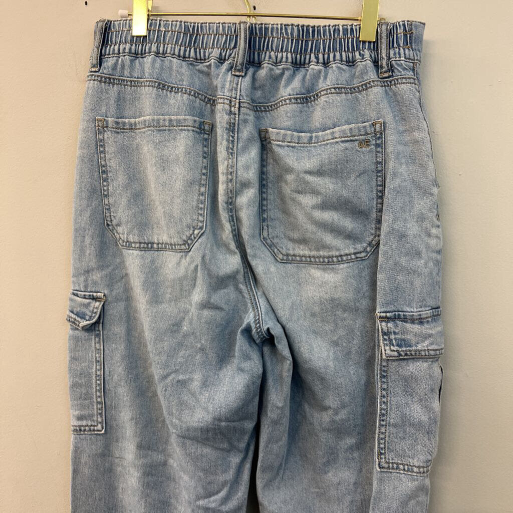 American Eagle Light Wash Denim Cargo Jogger Jeans 8