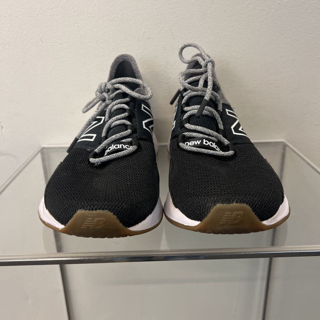 New Balance Black/ White Fresh Foam Roav Sneakers 8.5