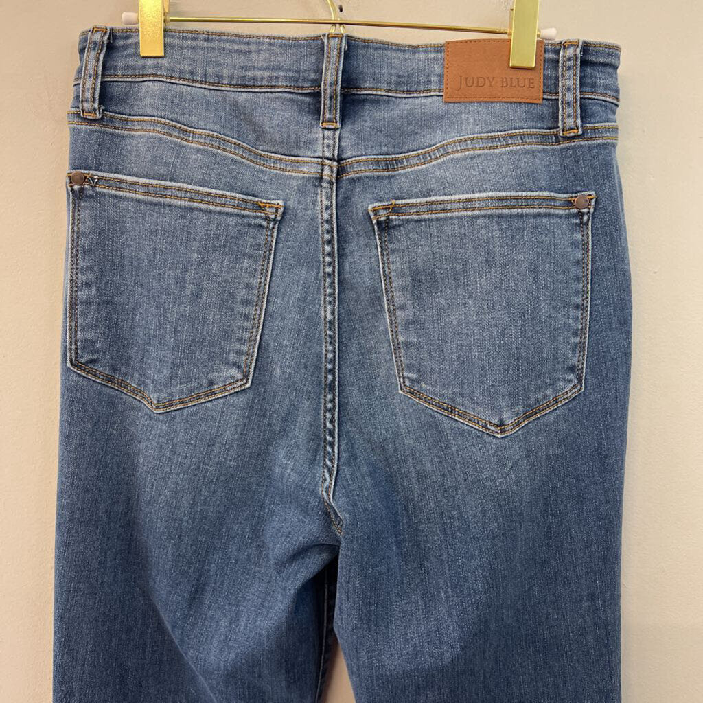 Judy Blue Medium Wash Flare Leg Jeans 30
