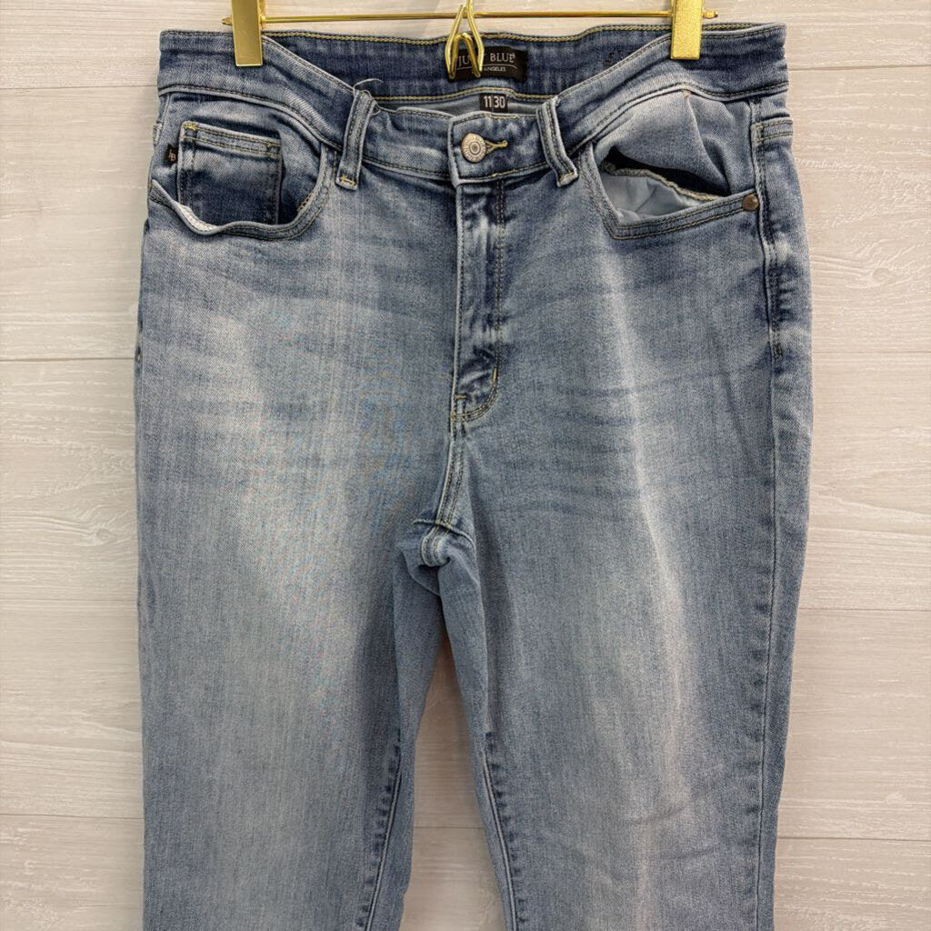 Judy Blue Light Wash Straight Leg Jeans 30