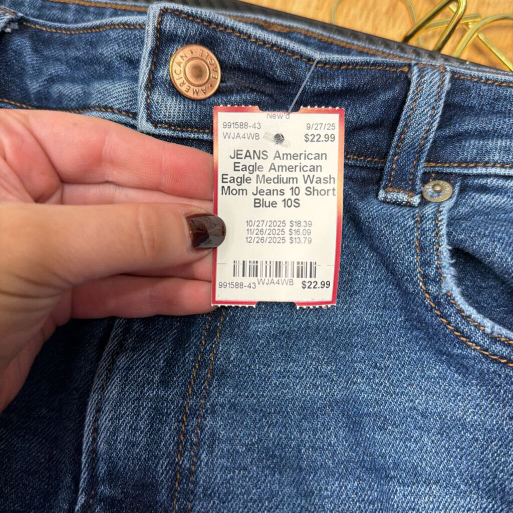 American Eagle Medium Wash Mom Jeans 10 Short