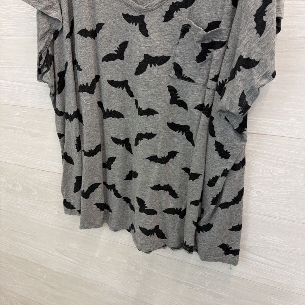 Torrid Grey/ Black Bat Print Short Sleeve Top 5XL