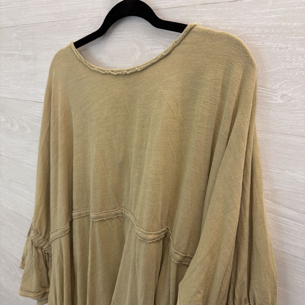 Oli and Hali Green Long Bell Sleeve Cinch Waist Dress Medium/ Large