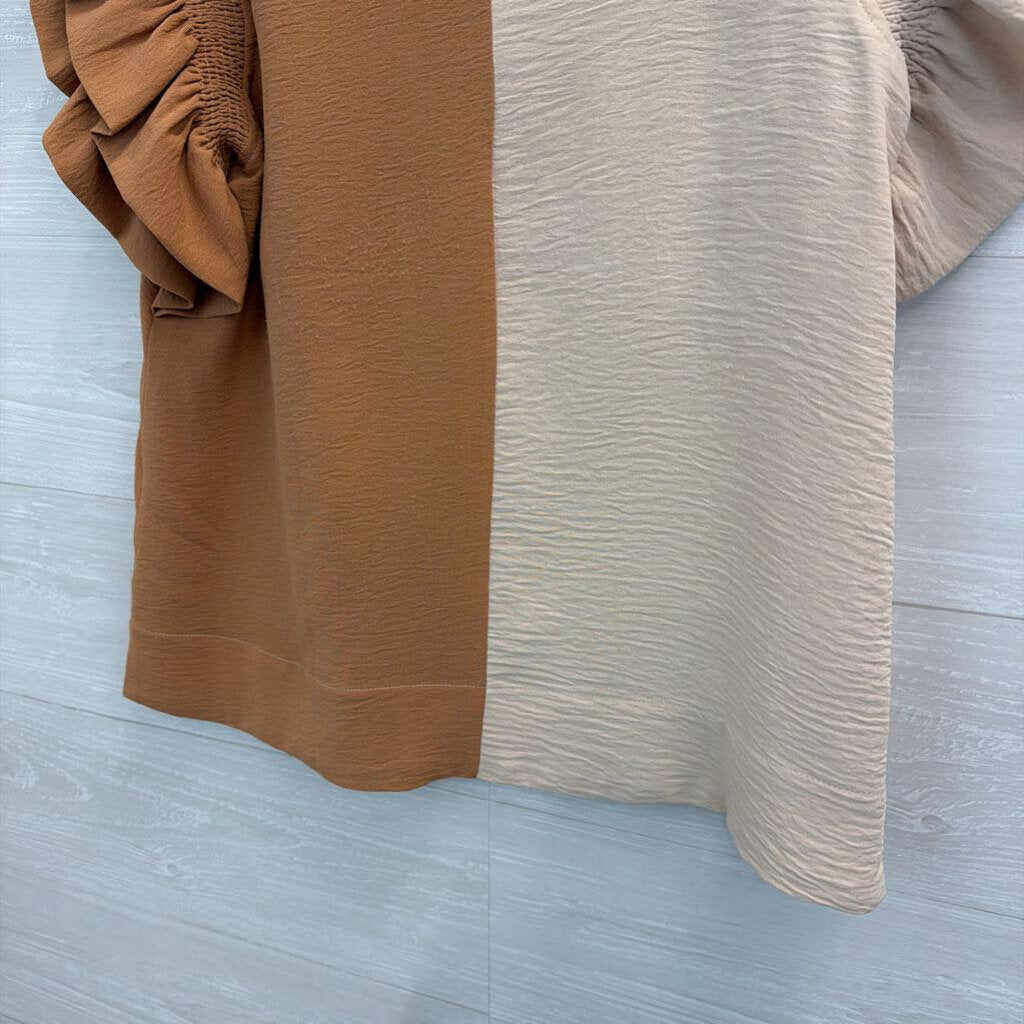 Jodifl Beige/ Brown Color Block Short Flutter Sleeve Top Small