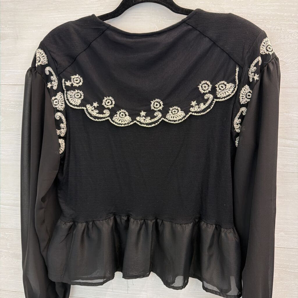 Sterling and Stich Black/ Cream Embroidered Long Sleeve Ruffle Hem Top Small