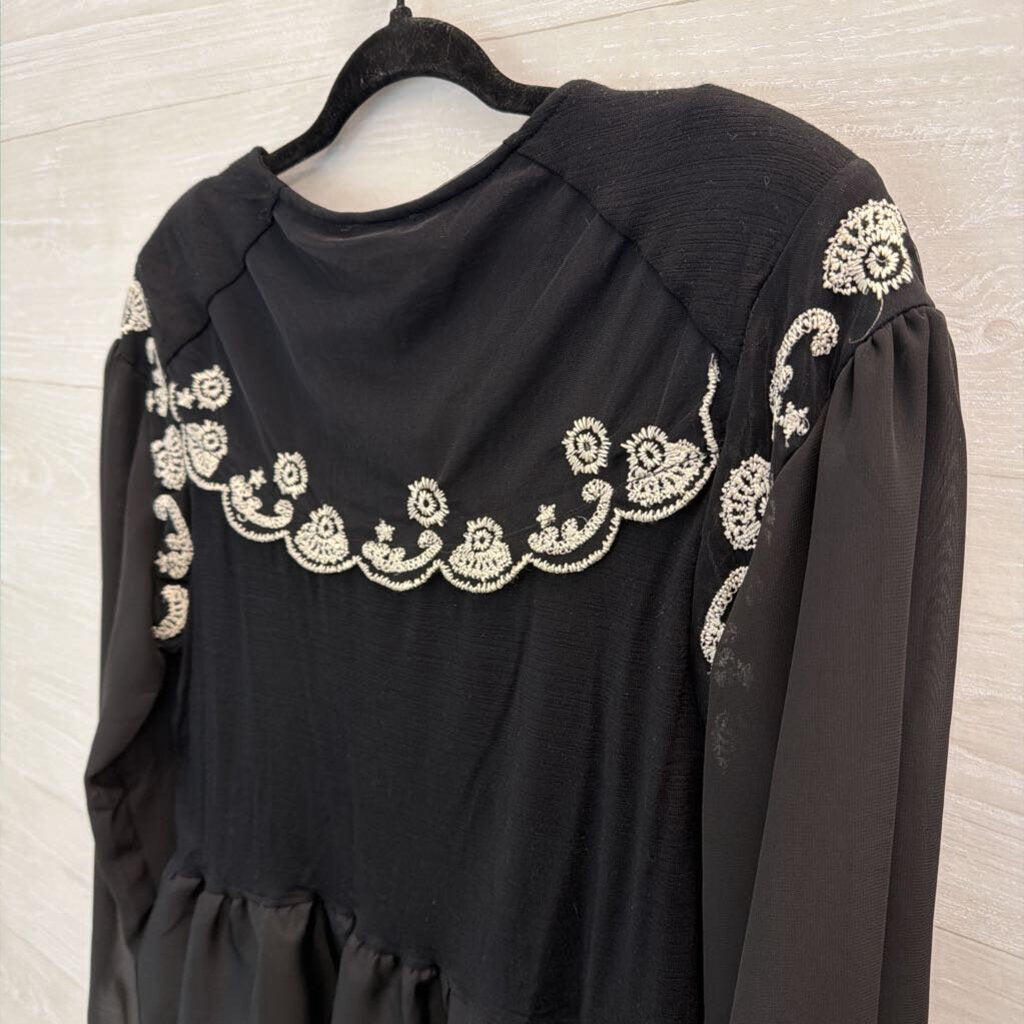 Sterling and Stich Black/ Cream Embroidered Long Sleeve Ruffle Hem Top Small