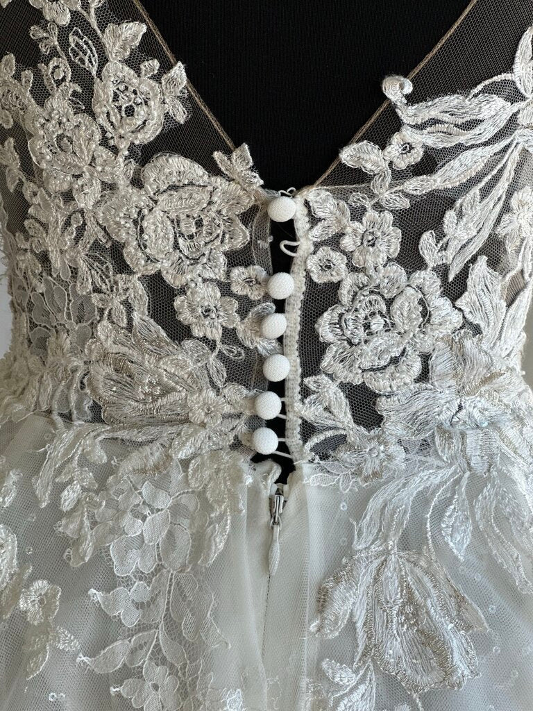 Ivory Lace Bodice/Sequin Detail Wedding Gown 8