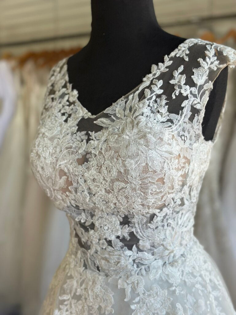 Ivory Lace Bodice/Sequin Detail Wedding Gown 8