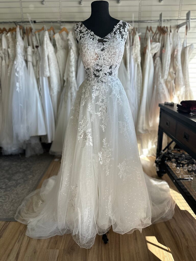 Ivory Lace Bodice/Sequin Detail Wedding Gown 8