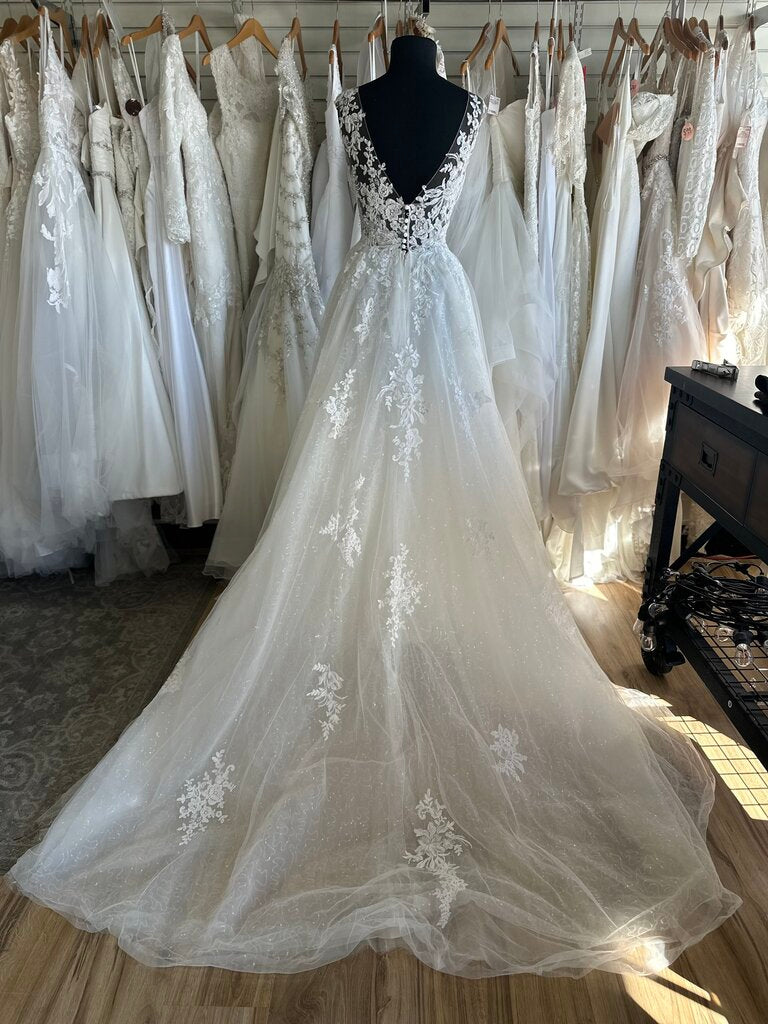 Ivory Lace Bodice/Sequin Detail Wedding Gown 8