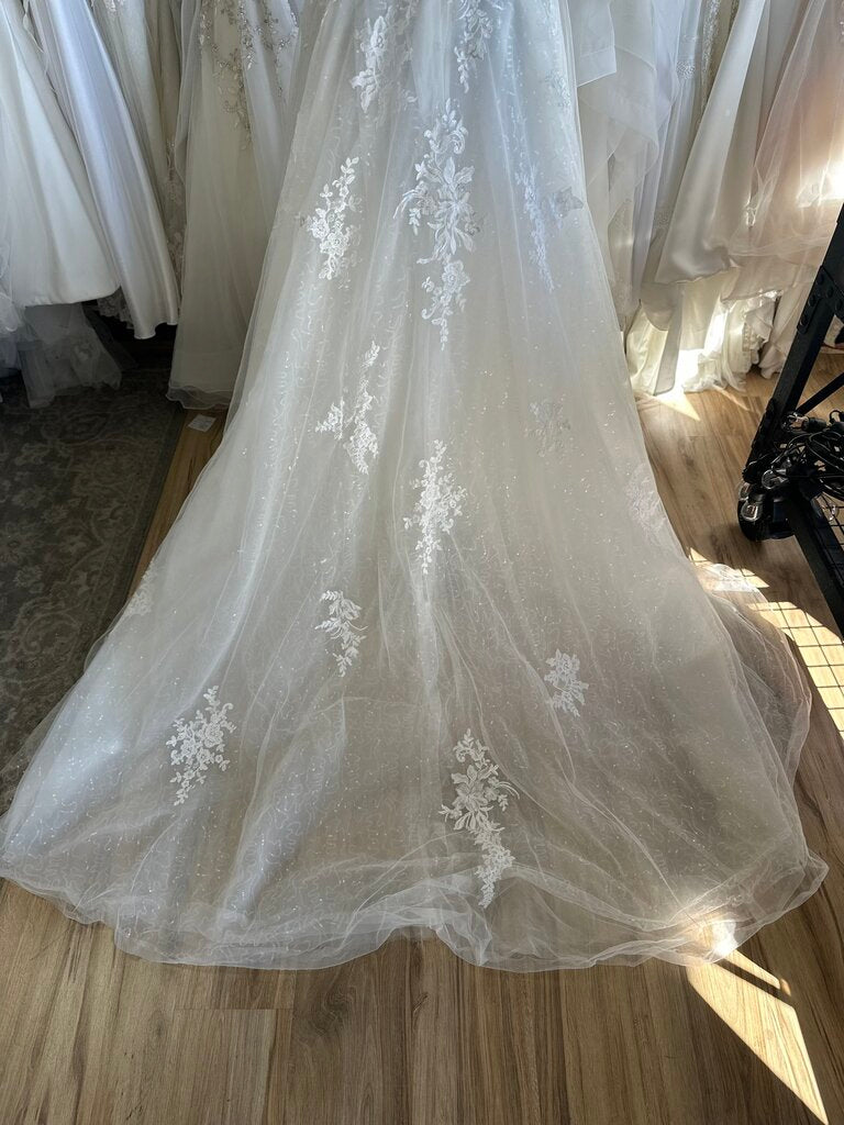 Ivory Lace Bodice/Sequin Detail Wedding Gown 8